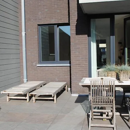 Modern, Gezellig Met Ruim Terras In Lägenhet *
