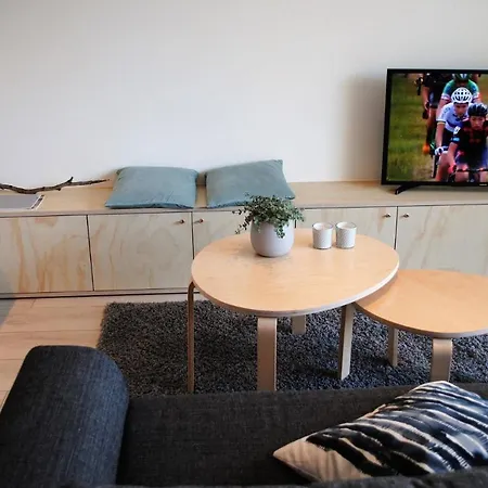 Modern, Gezellig Met Ruim Terras In